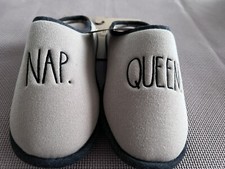 Rae Dunn NAP. QUEEN. print Slippers Women  s Closed Toe SIZE M NUDE/CREAM New