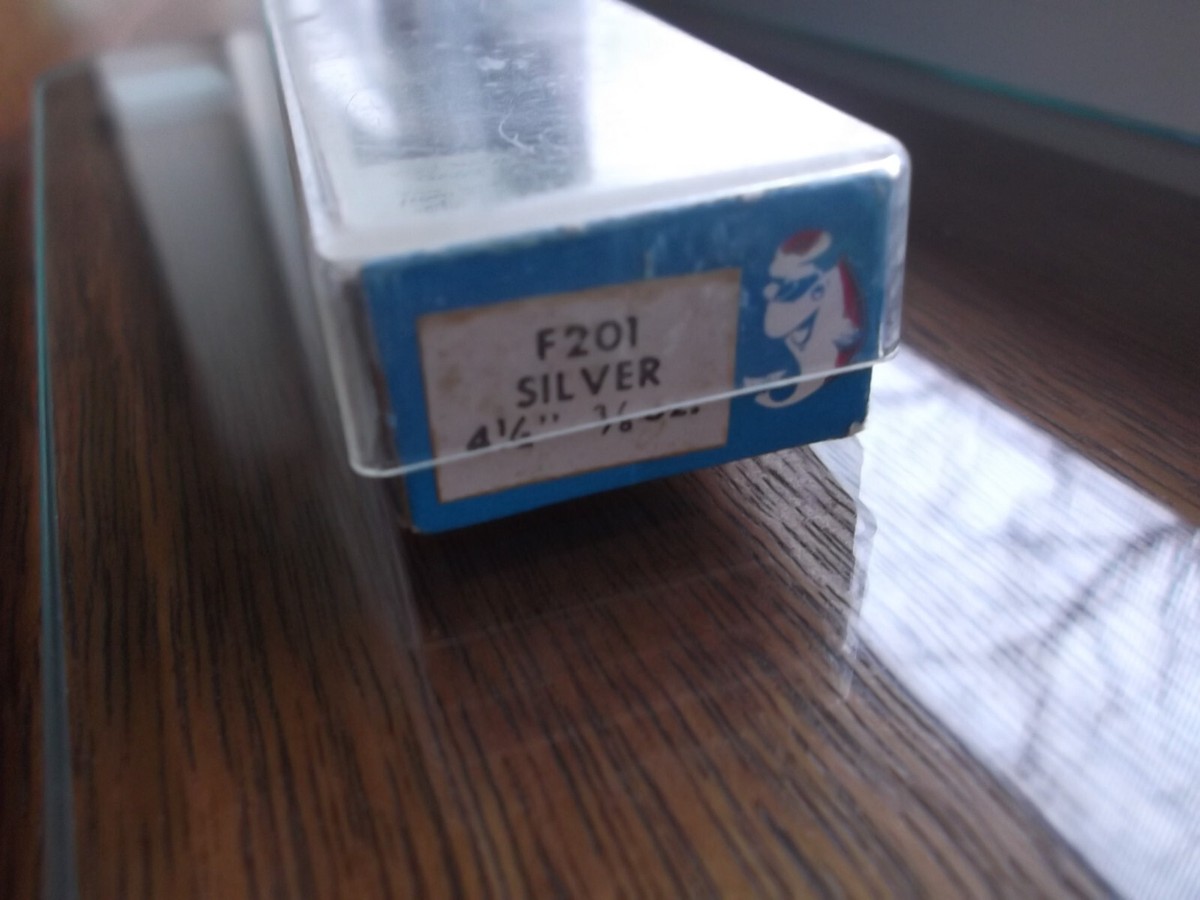 Ancien Leurre Flottant Rebel 201 4 1/2, NOS Argenté, Pêche En Mer, Boîte Abîmée