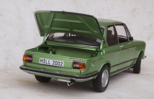 AutoArt BMW 2002 tii hellgrün, 1:18 - Bild 4 von 10