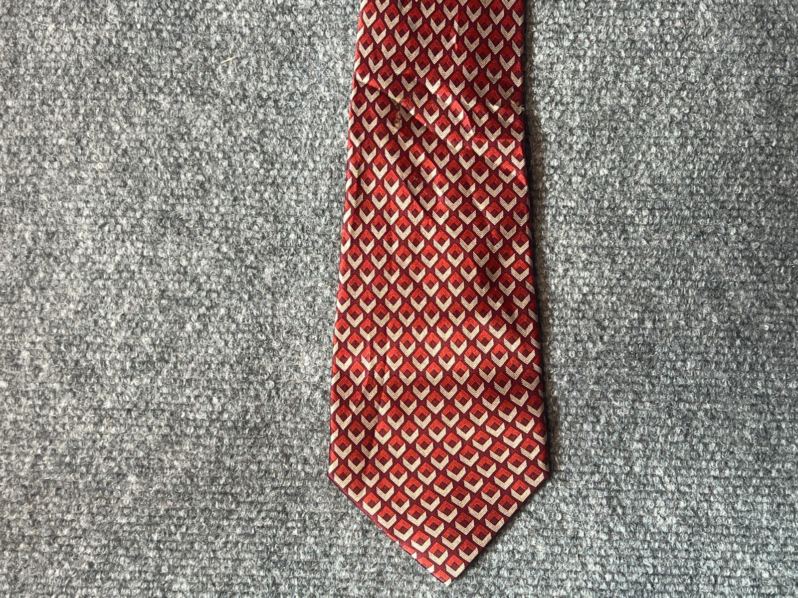 Van Heusen Silk Tie Red Classic Preppy Office Retro Look