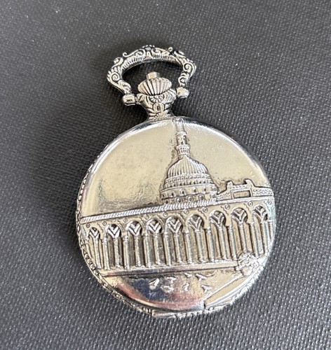OROLOGIO DA TASCA Di Capital Building Quarzo Commerciale No Catena Non Funzionante Così com'è - Foto 1 di 5