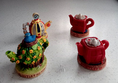 Vintage Sammlung von 4 Tetley Miniatur Teekannen (vollständige Beschreibung unten)