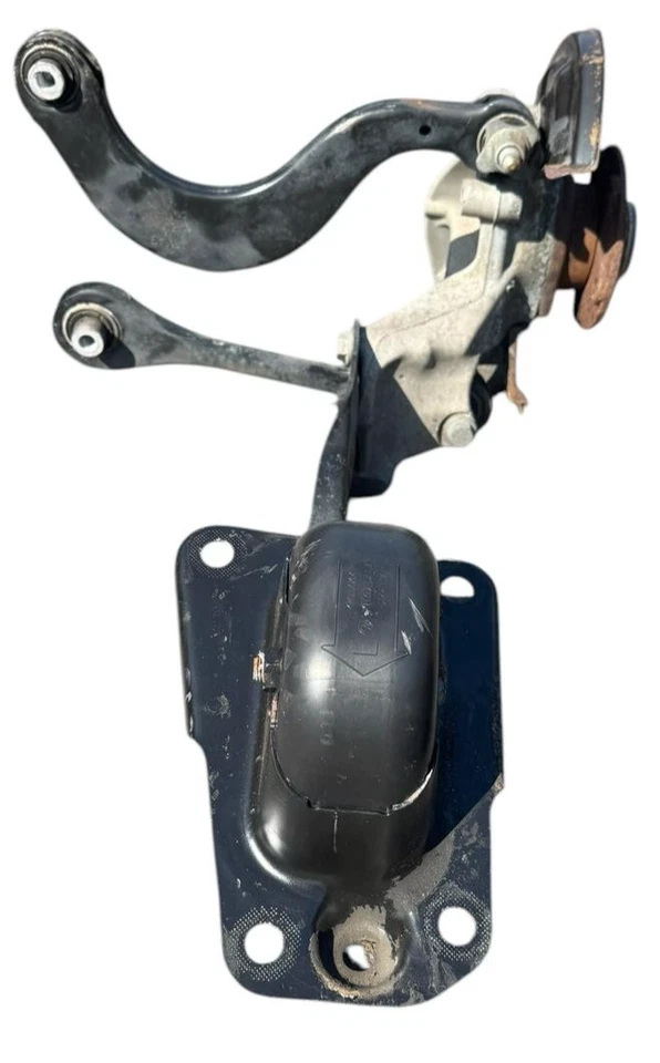 Audi A3 2015-2020 suspensión trasera derecha lado pasajero rodilla OEM Foto 3 de 4