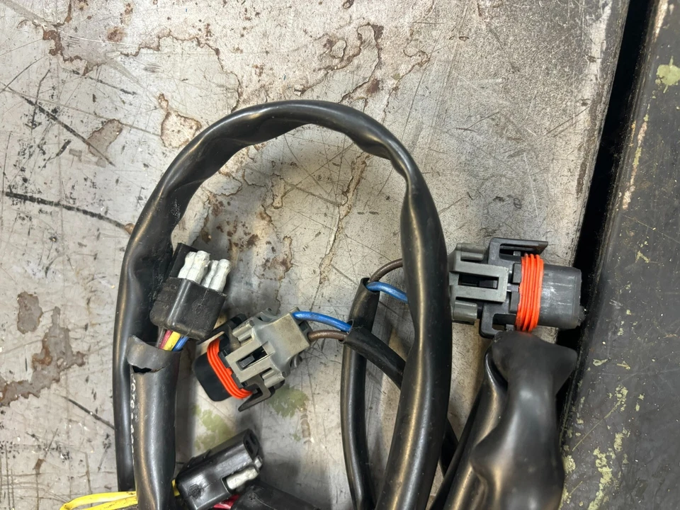 ARCTIC CAT ZR 900 2004  Harness Hood 0686-515 RW6413 - Image 2 of 3