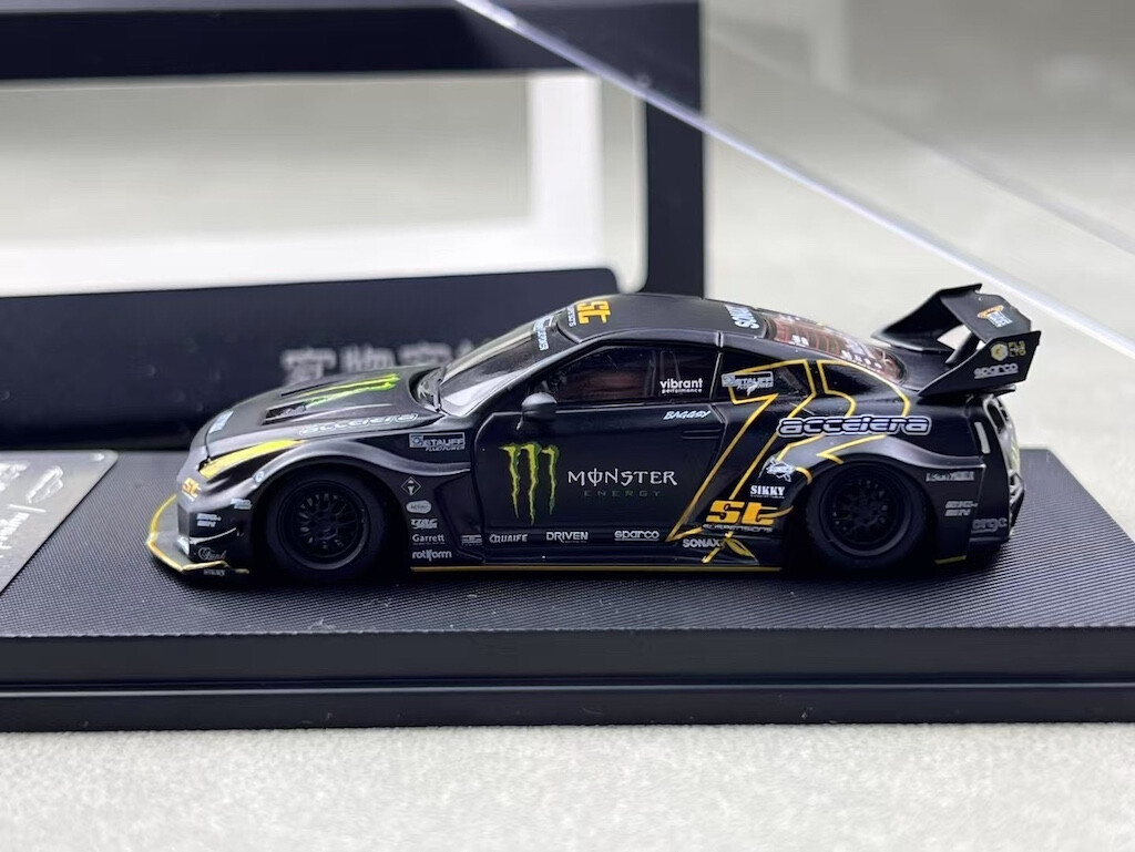 MC 1:64 Black GTR R35 LB Monster Widebody Sports Model