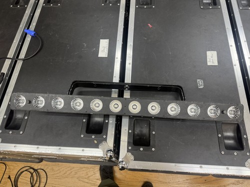 (1) Elation SIXBAR 1000 BAD MISC. LED’s FOR REPAIR OR PARTS. Message for details