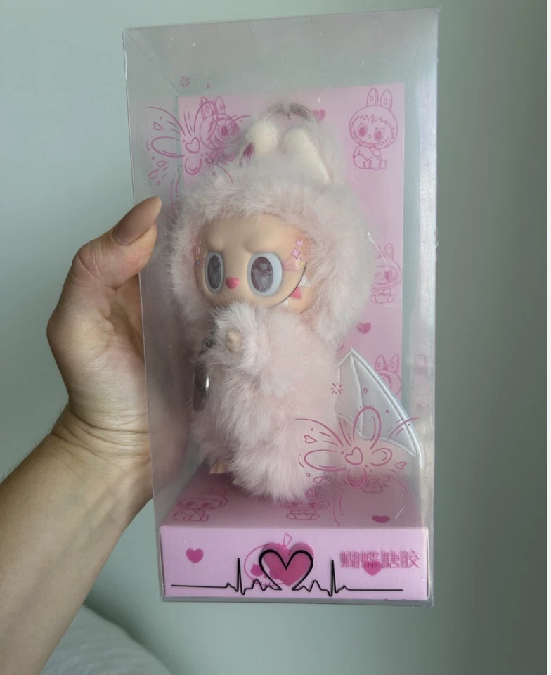 Llavero Muñeca Peluche Dragón Rosa Labu - Serie Monstruo, Juguete Coleccionista en Caja Foto 4 de 4