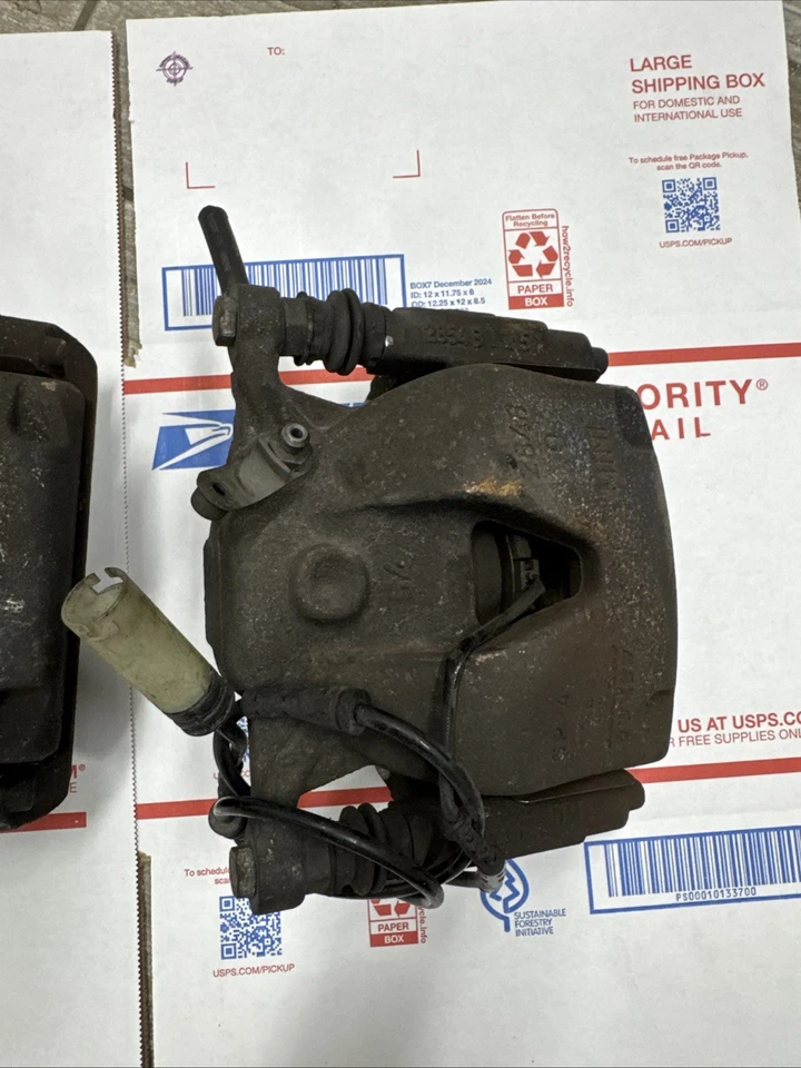 2011 - 2016 MINI COOPER COUNTRYMAN PINÇAS DE FREIO DIANTEIRAS ESQUERDA E DIREITA FABRICANTE DE EQUIPAMENTO ORIGINAL. - Imagem 3 de 4