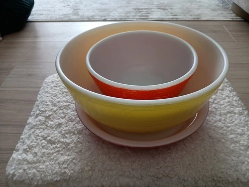 3 Vintage Pyrex Bowls, Pie Plate