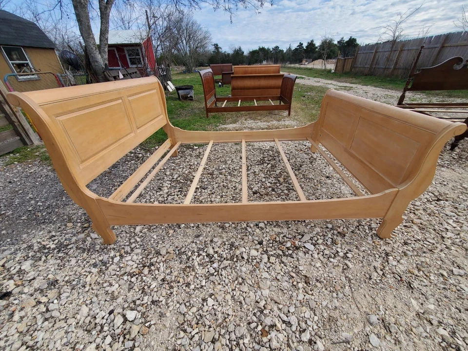 Ethan Allen Country French Queen Sleigh Bed 26-5611 Bisque 270 - Image 3 of 4