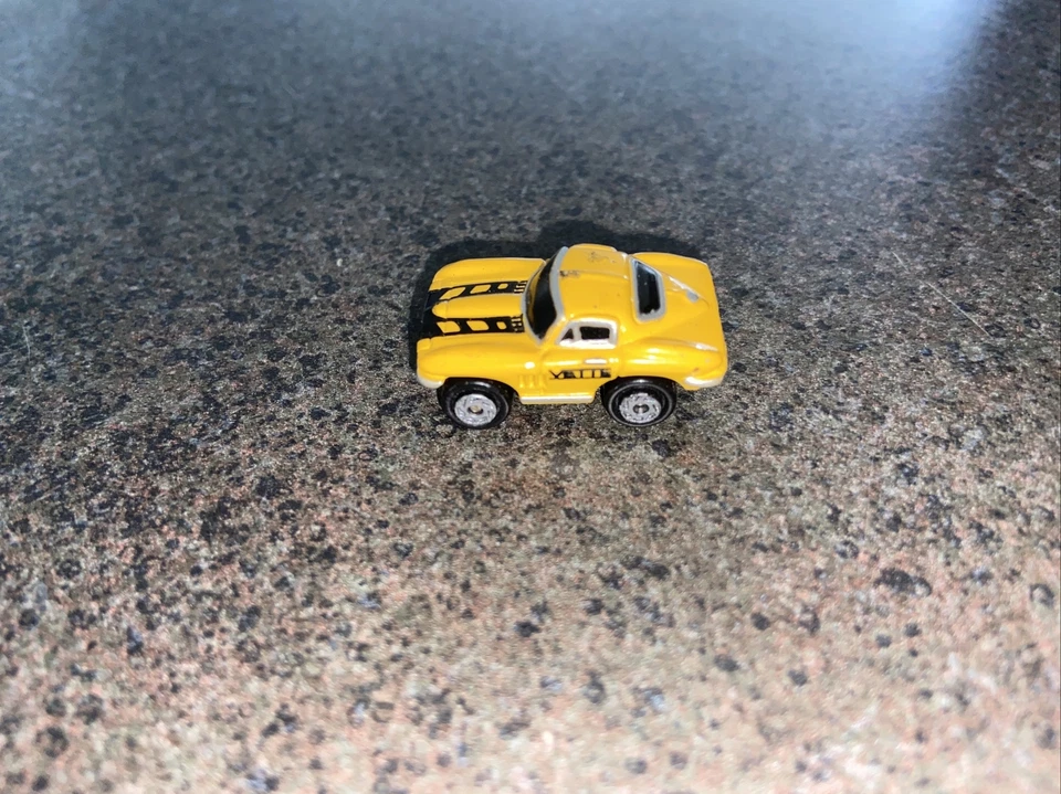 Micro Machines Chevy Corvette Stingray Turbo Wheels Yellow black , 1989 Galoob - Image 4 of 4