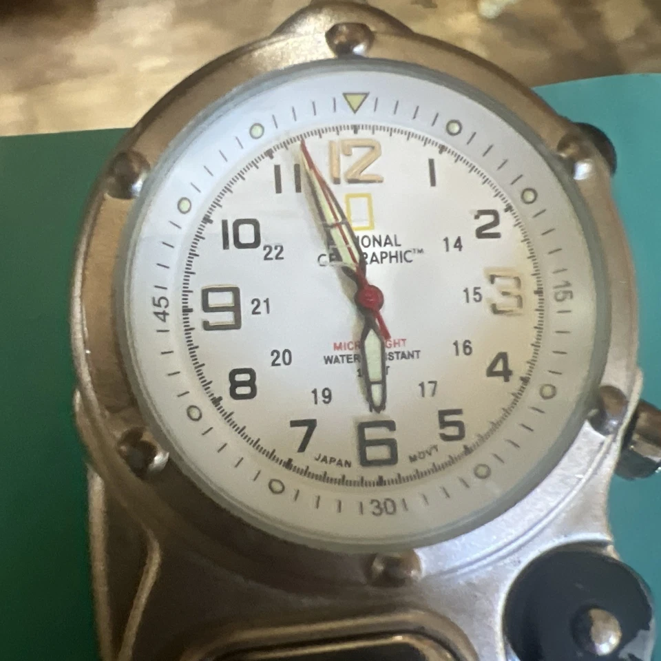 Reloj con clip National Geographic Dakota plateado resistente al agua funciona de acero inoxidable Foto 3 de 4