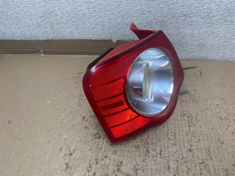 Левый задний фонарь со стороны водителя для седана Volkswagen Passat 2006–2010 годов от оригинального производителя U2427 DW - Изображение 3 из 4