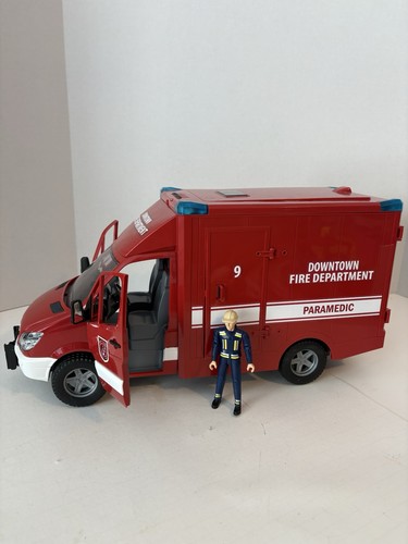 Bruder MB Mercedes Sprinter rot Krankenwagen mit Fahrer