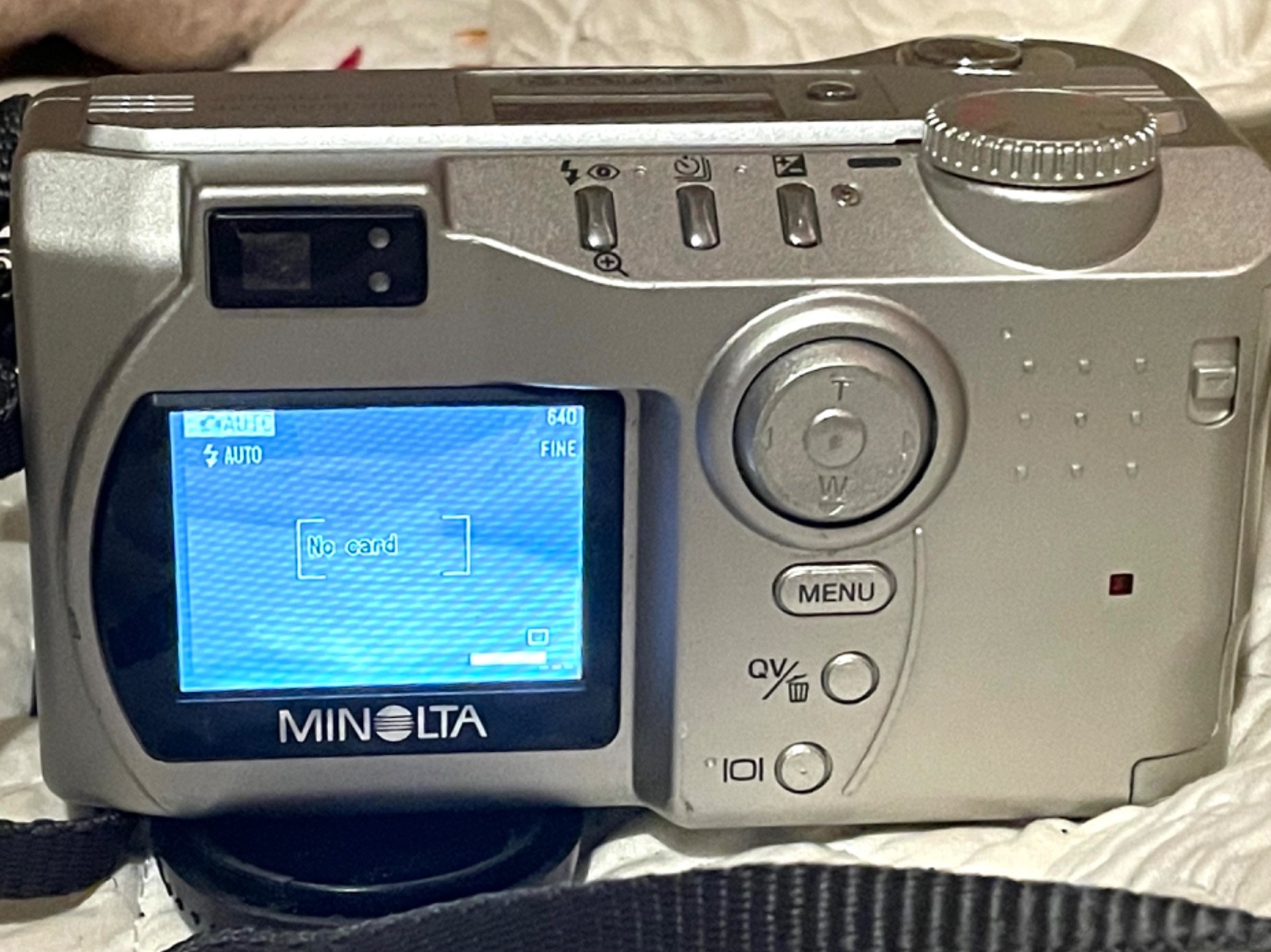 Minolta Damage S304 3.3MP Compact Digital Camera Silver Tested Works No Card