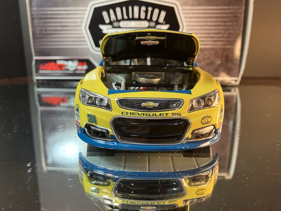 Ryan Newman #31 CAT Caterpillar Darlington Throwback 2017 Chevrolet SS 1:24 589 - Image 4 of 4