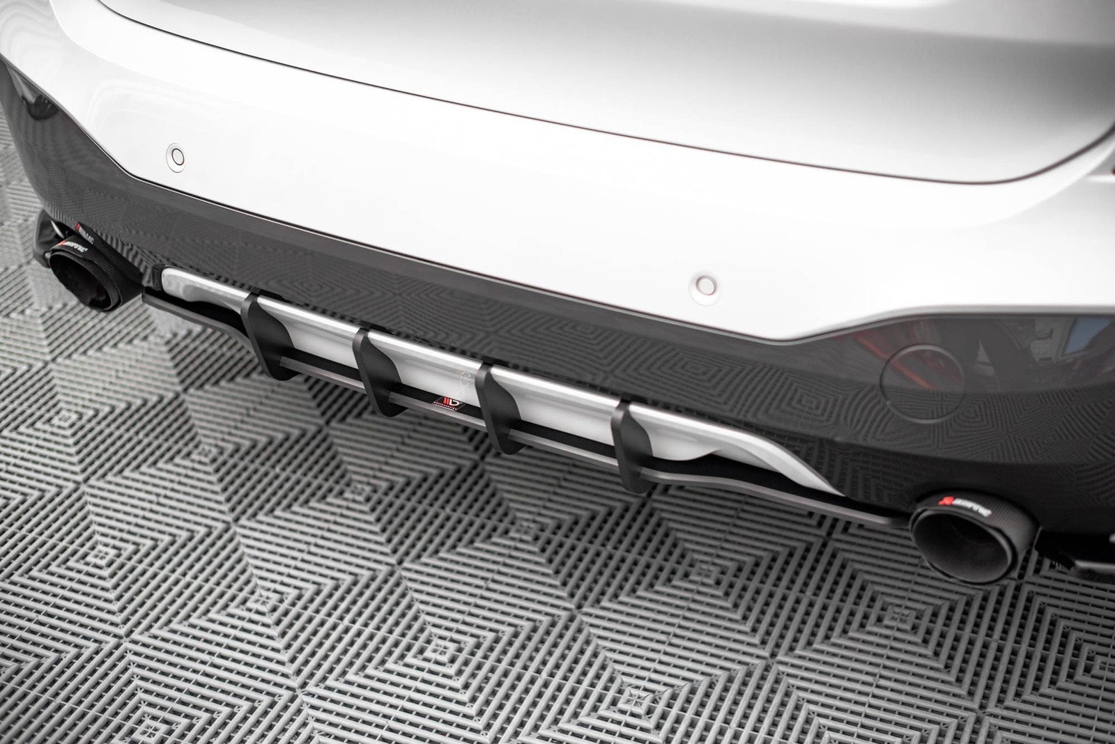 Diffuseur arriere central Maxton F48 M-Pack en ABS rouge durable - 3