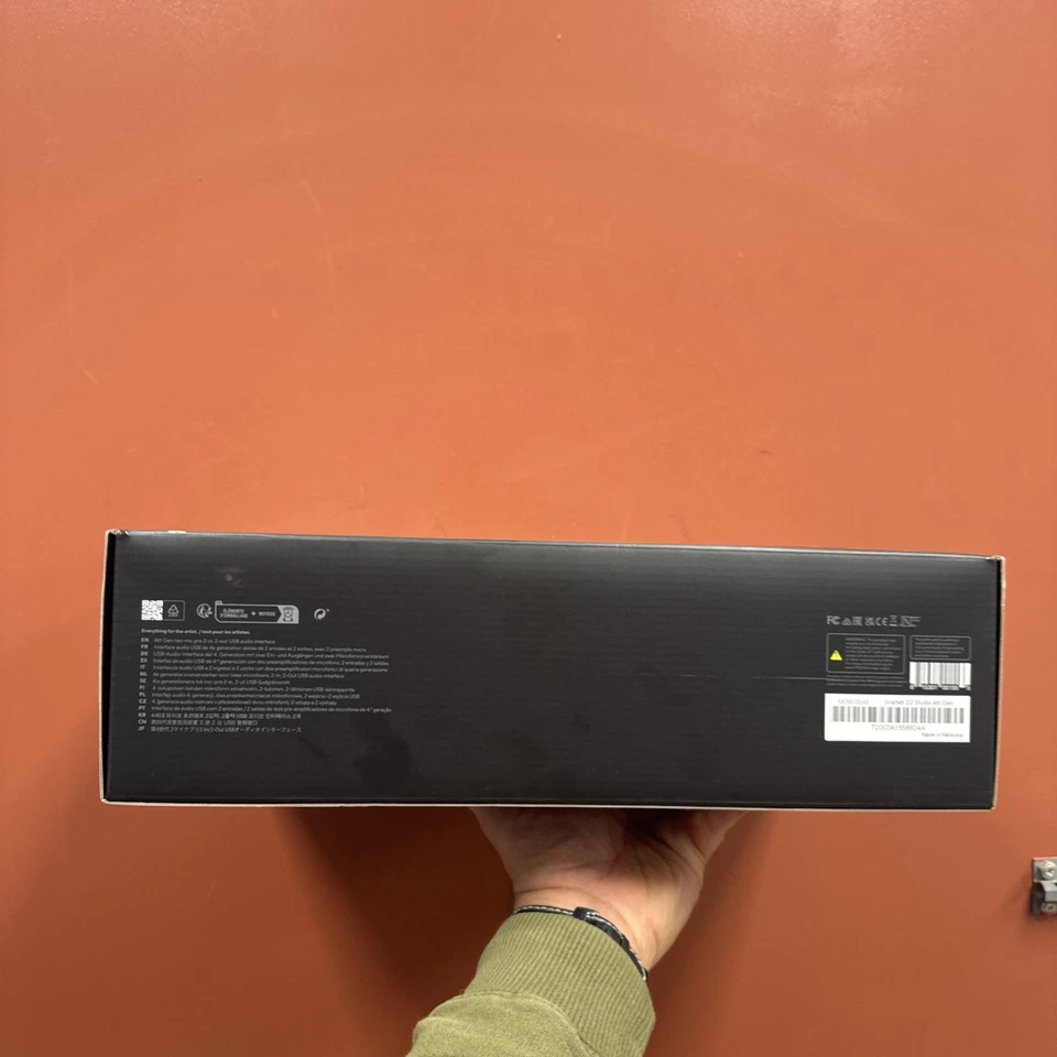 Focusrite Scarlett 2i2 Studio 4th Gen Recording Bundle - Image 3 of 4