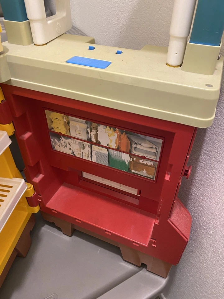 Vintage Fisher Price Fun with Food McDonald’s Drive Thru Playset - Image 4 of 4