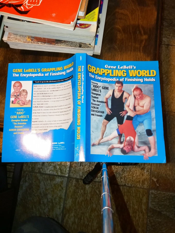 Gene LeBell's GRAPPLING WORLD Encyclopedia of Finishing Holds 1999 1st Edition Foto 4 de 4
