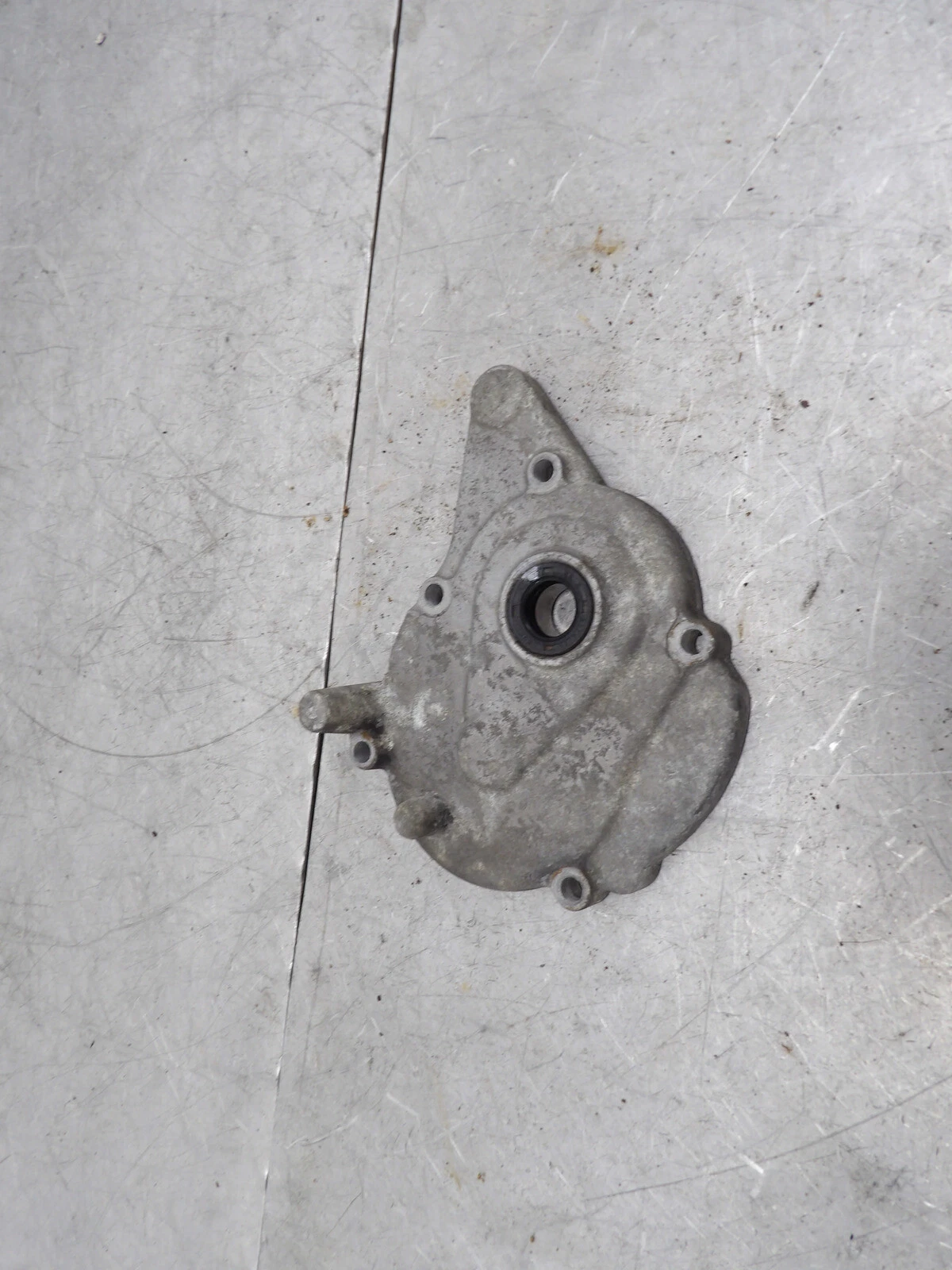 2005 SUZUKI QUADSPORT 80 OEM ENGINE MOTOR CRANKCASE GEAR BOX COVER