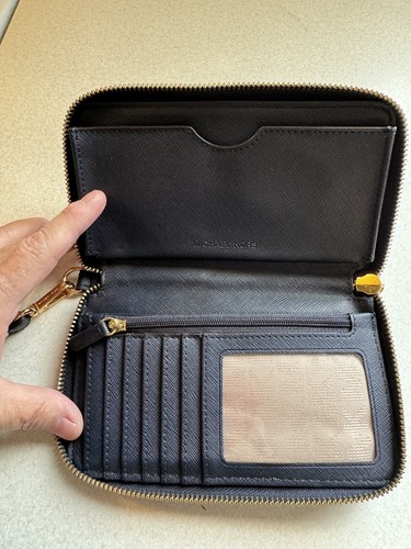 Michael Kors Jet Set Signature Multifunction Wristlet - Black - Picture 5 of 17