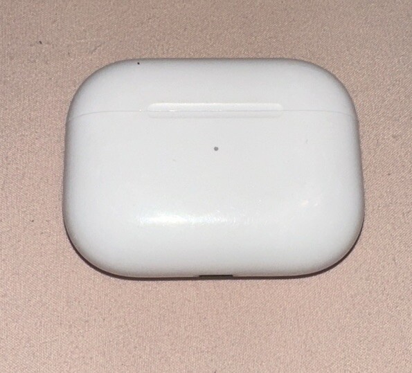 AirPods Pro 1st Gen Replacement Charging Case Pre-Owned-image