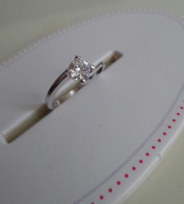 ANELLO SOLITARIO ORO 750 MASSICCIO BIANCO ZIRCONE TAGLIO DIAMANTE