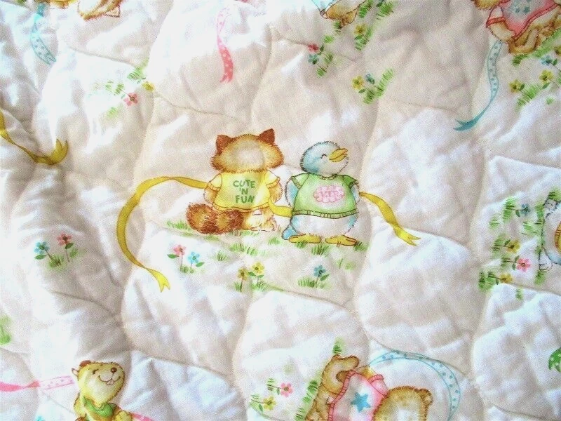 CAMISA PASTEL BLANCA DE COLECCIÓN CUENTOS NOVEDAD OSO DE PELUCHE ACOLCHADA ALGODÓN MANTA CUNA BEBÉ Foto 3 de 4