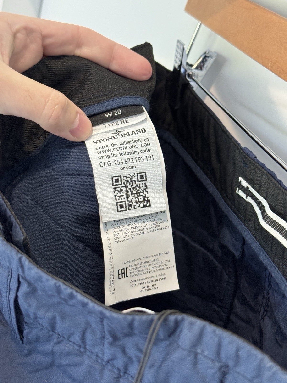 Stone Island Mens Navy Blue Bermuda Cargo Shorts Size 30 Type RE (fits 28-30) thumbnail 9