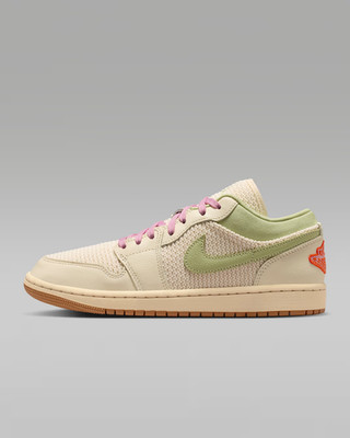 Air Jordan 1 Low SE Damenschuhe in Sail/Olive Aura/Pearl White