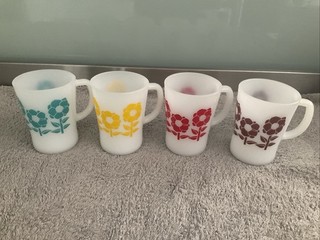 PYREX CROWN POPPY Mugs 1972 Set Of 4 Please Read Description