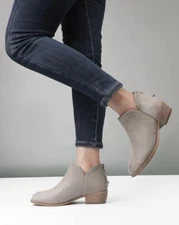 Ninetin Gel Ankle Booties Gray  NEW Size 9