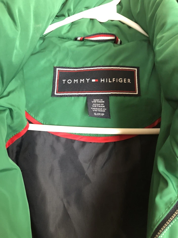 Chaqueta de nailon verde lima con capucha talla S TOMMY HILFIGER NUEVA SIN ETIQUETAS Foto 2 de 3