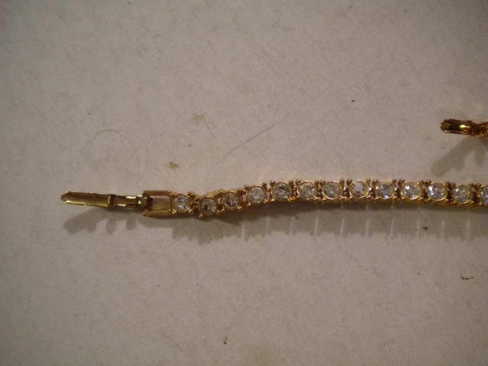 Pulseira de tênis vintage Avon Goldtone Sparkling I ❤ mãe com caixa - Imagem 3 de 4