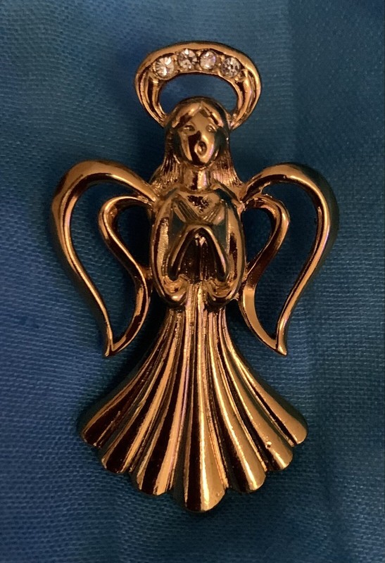 AVON Vintage 1993 ‘Heavenly Angel’ Pin.  New in Original Box. ~ 1.75”x1.25”
