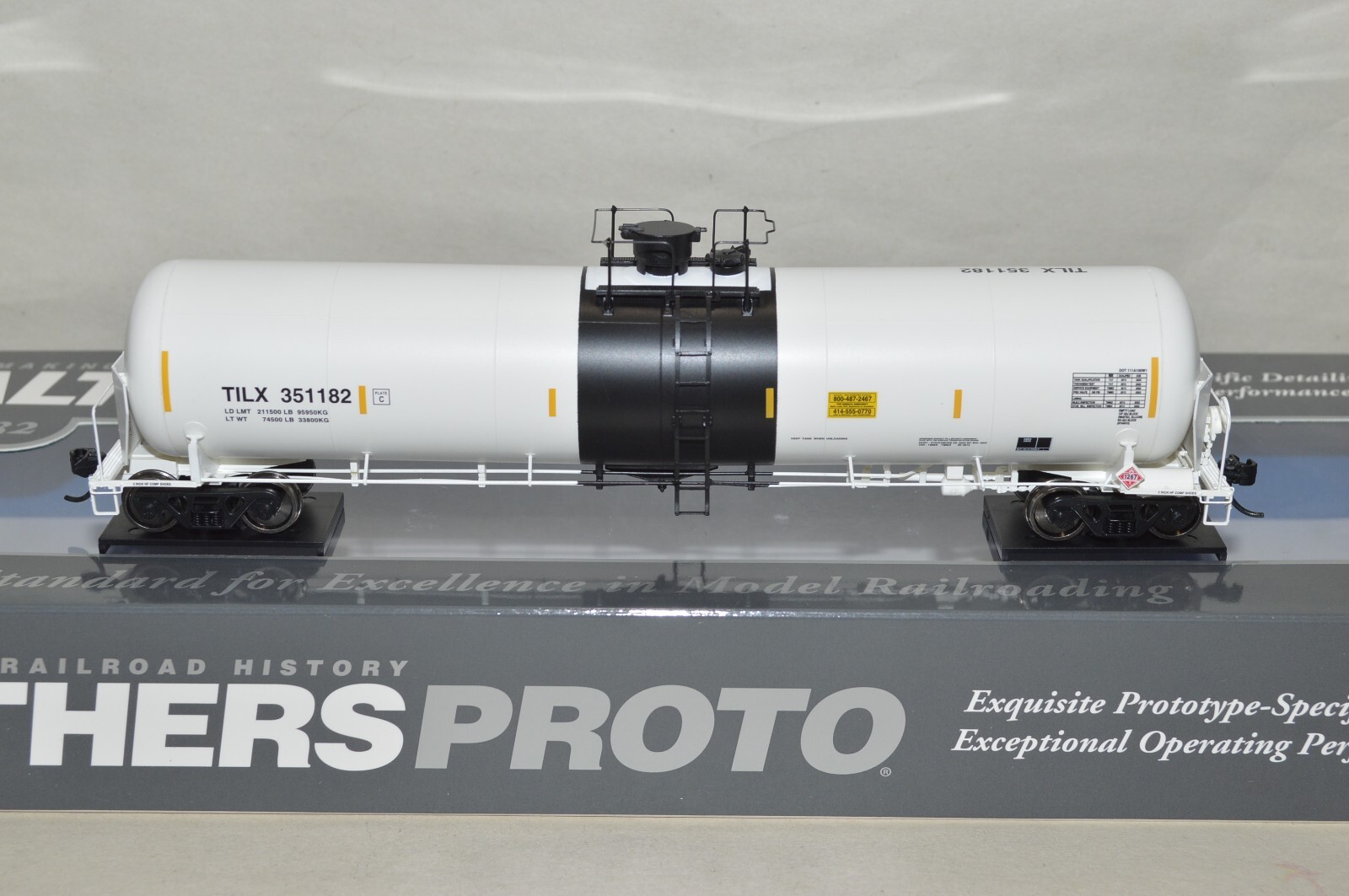 HO scale Walthers Proto TILX Lease 55' Trinity 30,145 gal tank car ...