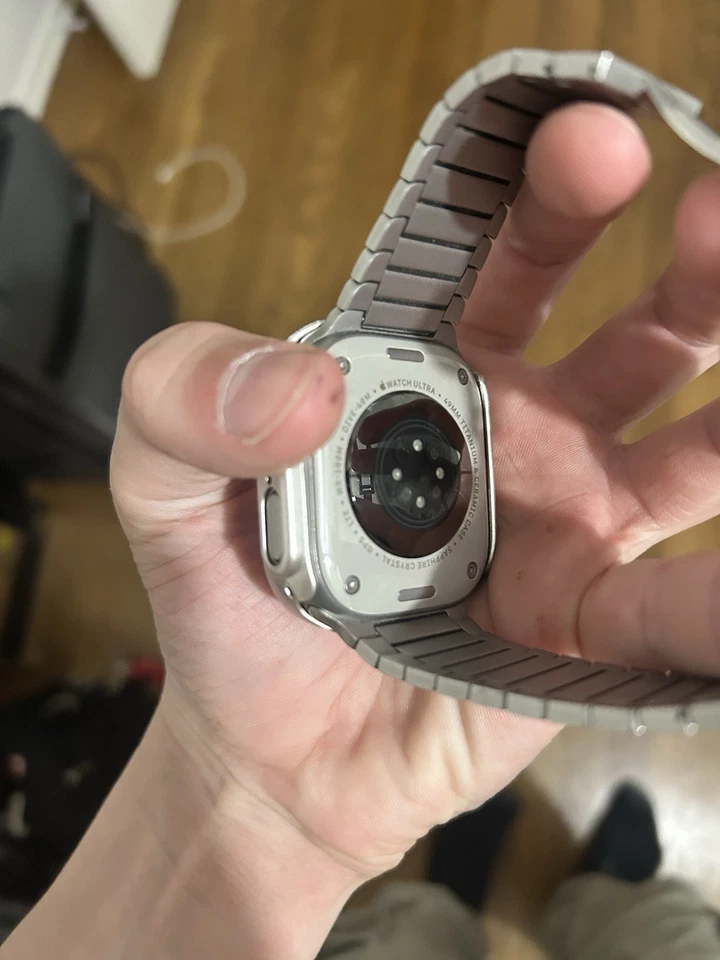 Apple Watch Ultra 2 - Image 2 of 4