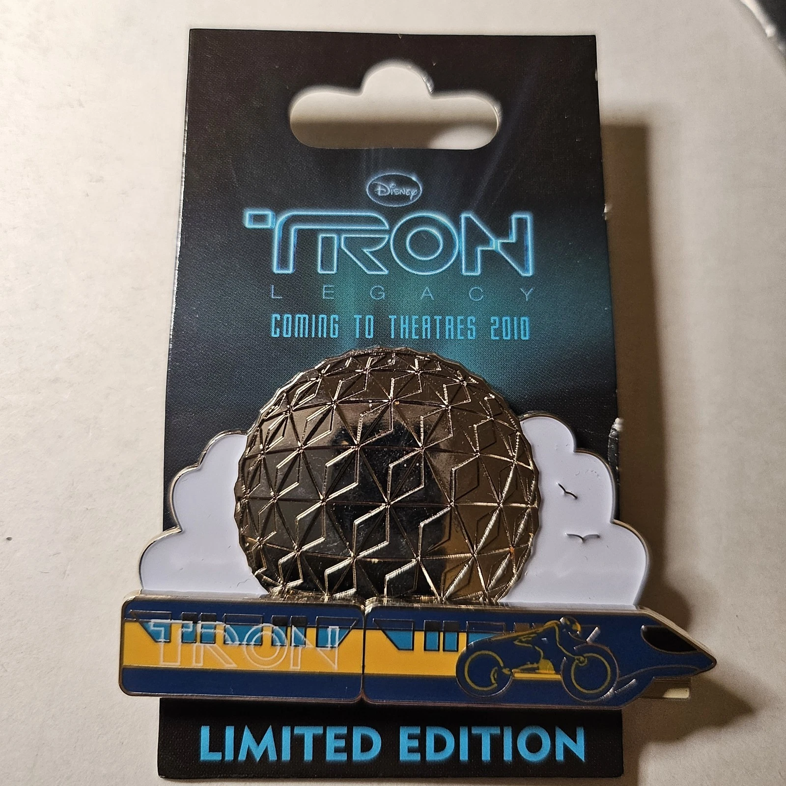 DISNEY WDW DISNEY TRON LEGACY MONORAIL EPCOT SPACESHIP EARTH PIN ON CARD LE 1500