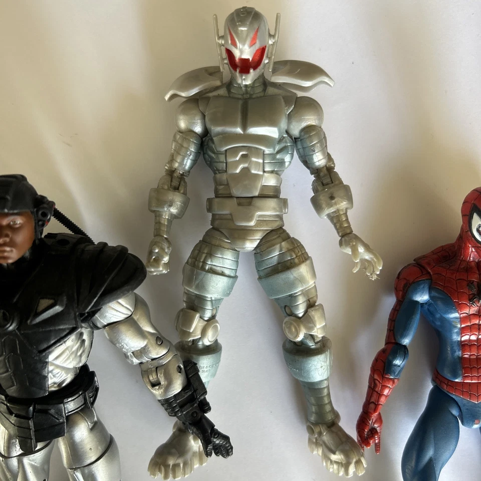 Lote de 4 figuras de acción vintage de Marvel Iron Man, máquina de guerra Spiderman Ultron Foto 3 de 4