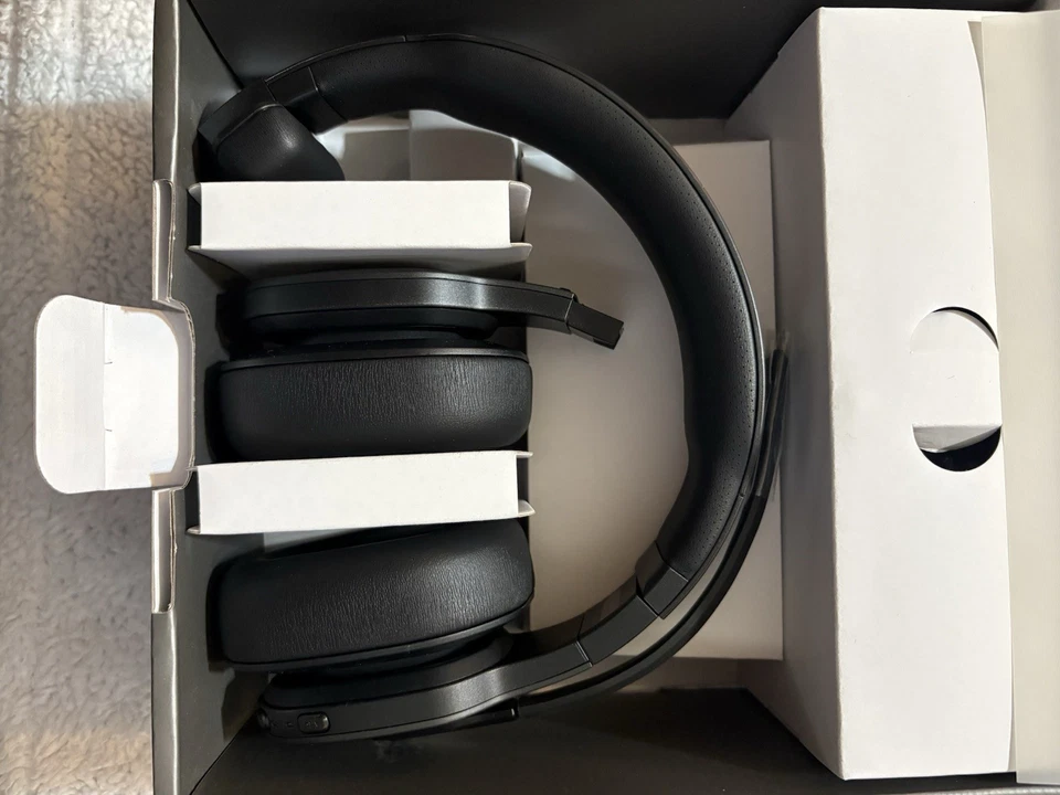 Garmin dēzl Headset 200 Premium 2in1 Trucker Over the Ear Headset - 010-02581-00 - Image 2 of 4