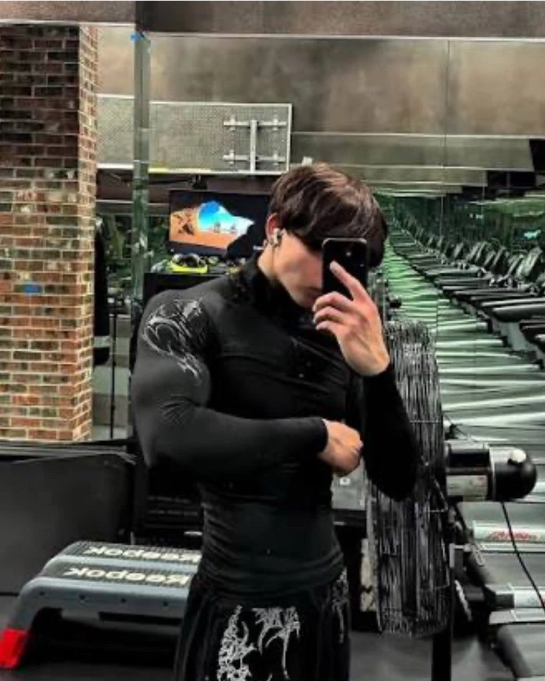 Breathe Divinity Qauter zip Compression Size Medium - Image 2 of 4