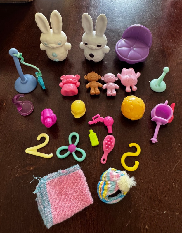 LPS 💕Littlest Pet Shop Mixed Lot Of 22 Accessories