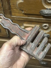 Old INTERNATIONAL HARVESTER CO. IHC Cast Iron Chain Breaker Tool Q-5027 Antique