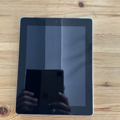 Apple iPad 3. Generation 32GB Wi-Fi & Cellular A1430 Schwarz/Silber 9,7 Zoll