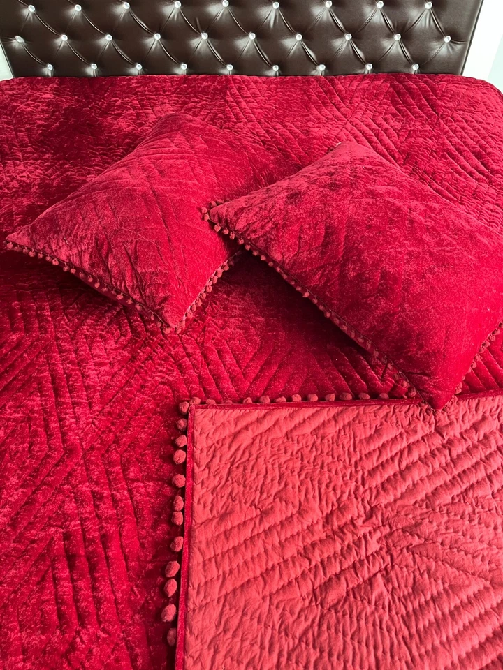 Velvet Deep Red Warm Comforter Handmade, Lightweight, Solid Print Quilt Set - Image 4 of 4