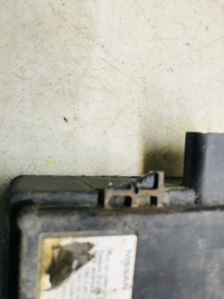 Módulo monitor de ponto cego traseiro esquerdo 11 12 Infiniti QX56 284K0-1ME0A - Imagem 2 de 3