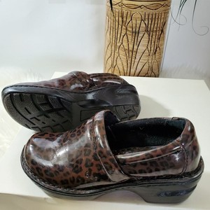 black comfy shoes womens