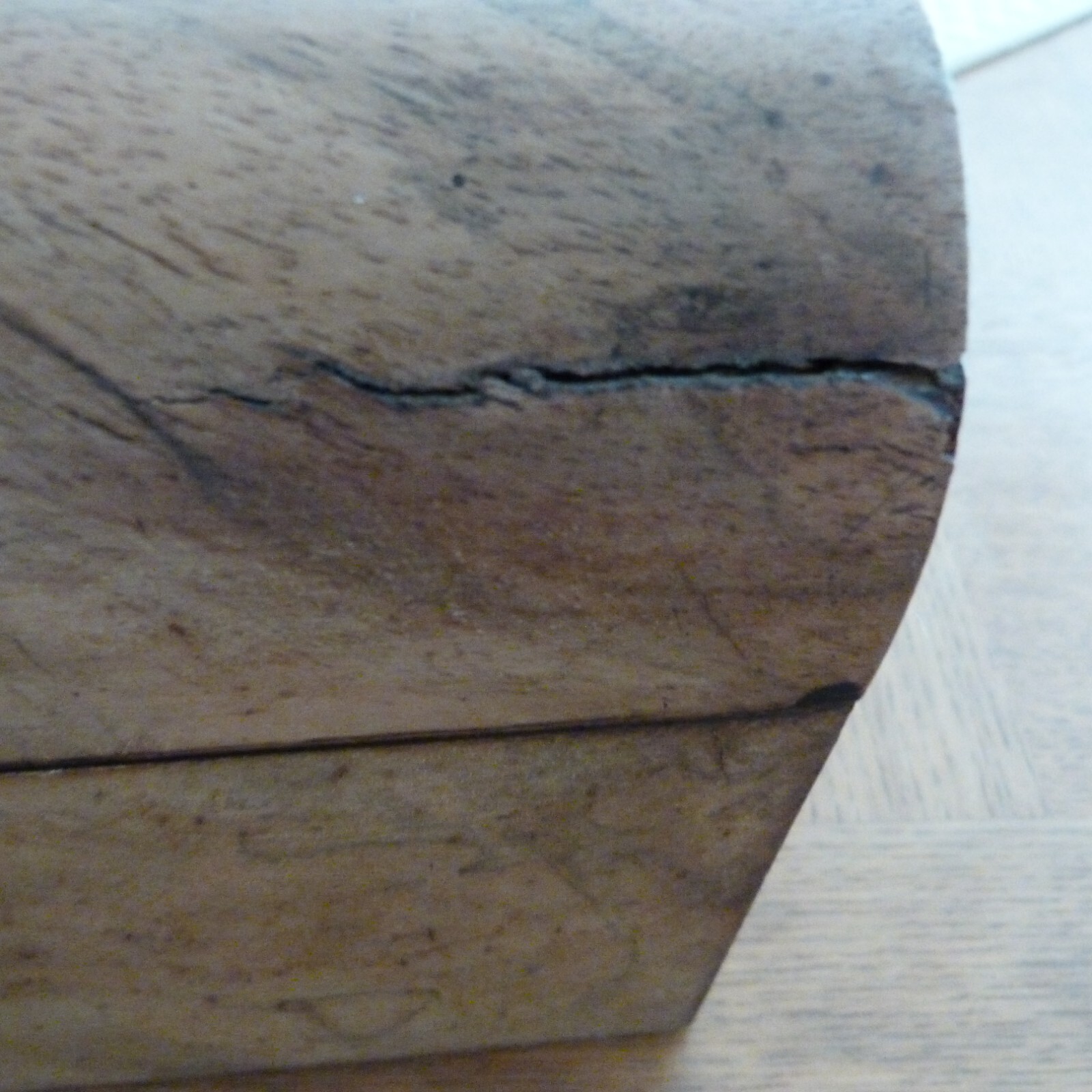 LARGE WALNUT MAGNIFYING GLASS BOX 19th century