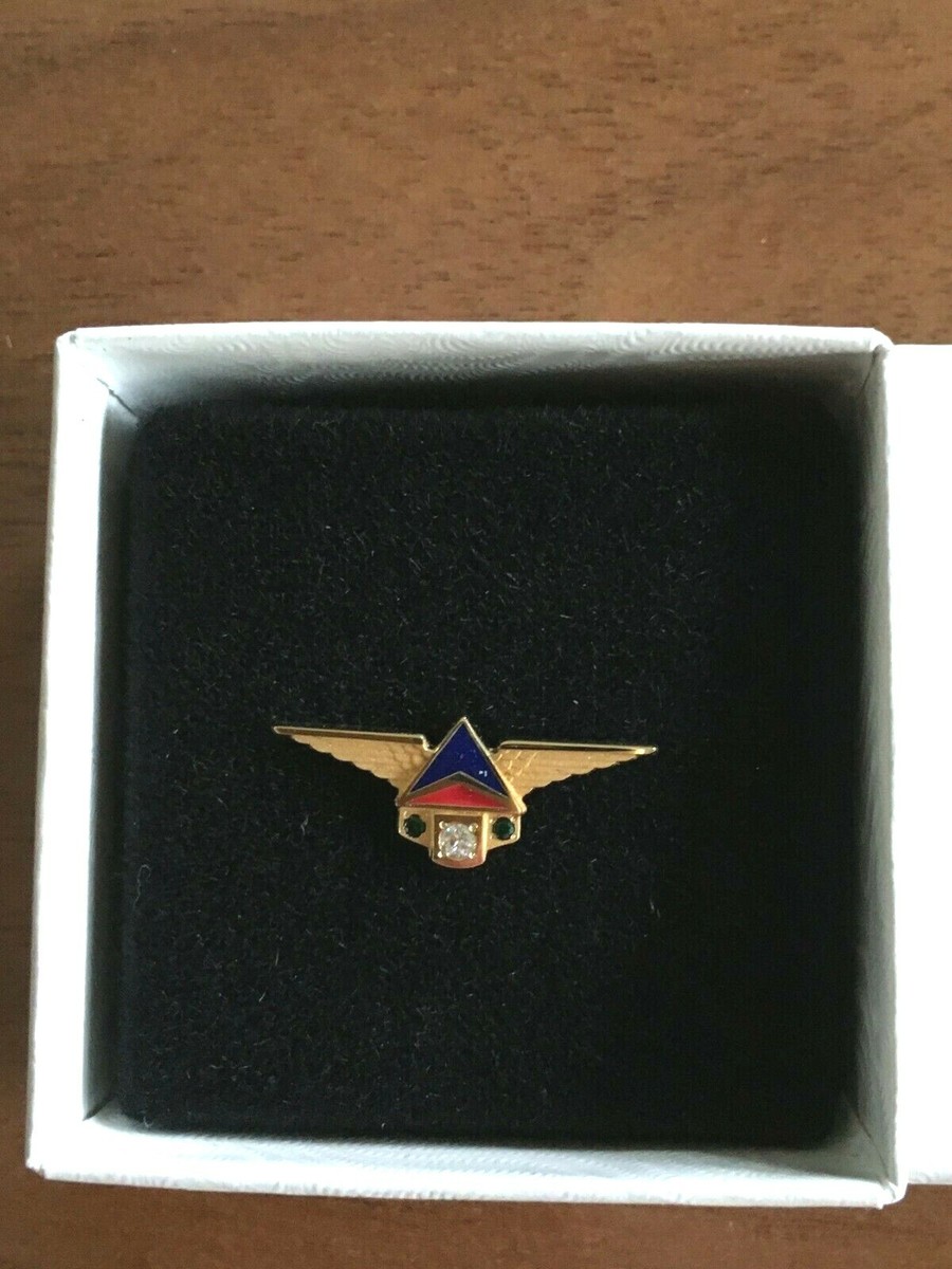 DELTA - SERVICE AWARD PIN 30 YEARS - DIAMOND WITH 2 EMERALD STONES